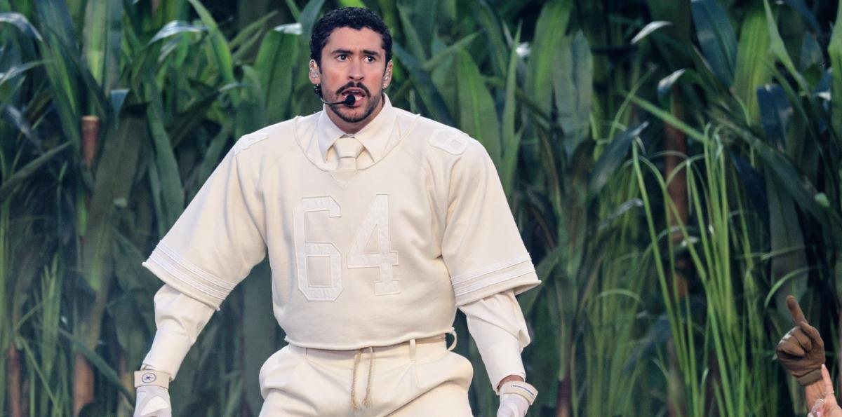 Bad Bunny explicó el significado del número 64 que usó en el Super Bowl