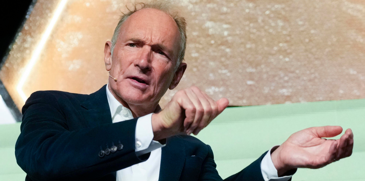 Creador de la WWW defiende prohibición de redes sociales para menores de 16 años