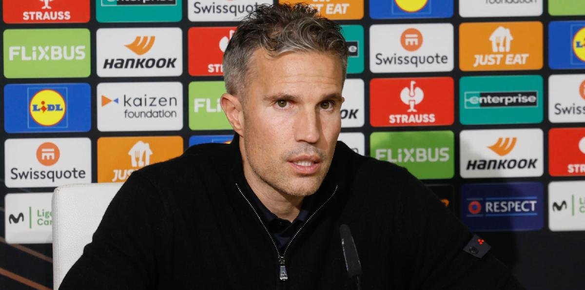 Robin van Persie se rinde ante Manuel Pellegrini: Es un ejemplo, un grande