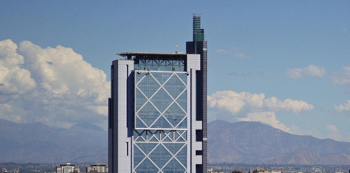 Telefónica Chile ya tiene nuevo dueño: Tigo y el fondo francés NJJ