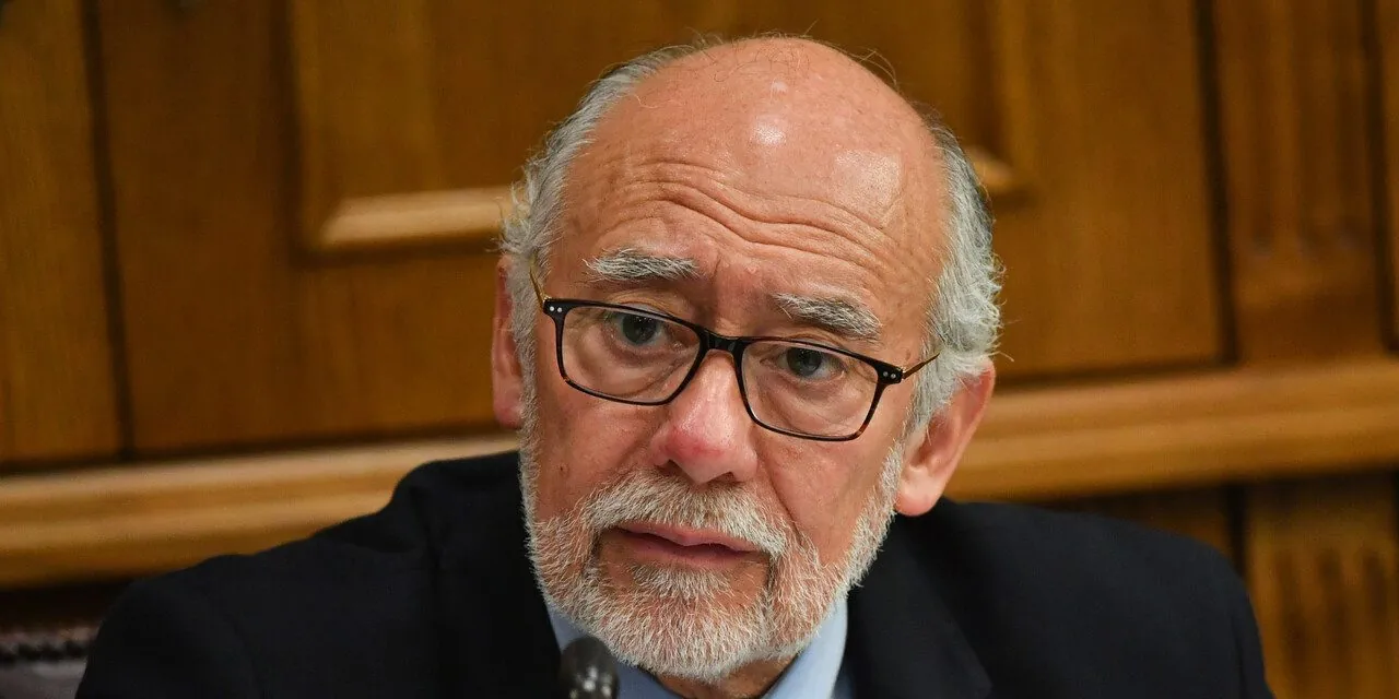 “Hay que ser muy cautelosos”: Senador Flores (DC) y eventual uso de indultos por parte del presidente Kast